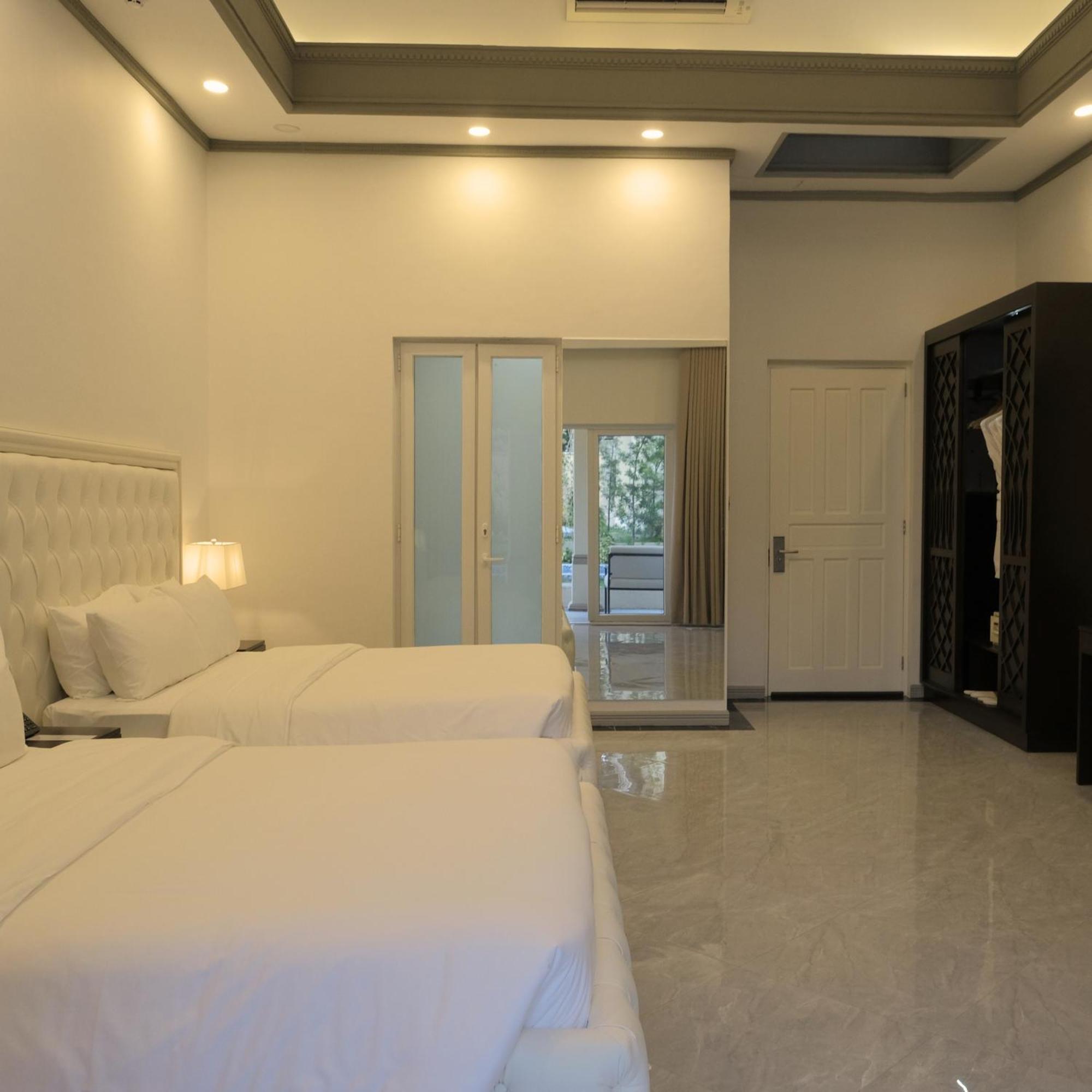 Rancho Bernardo Luxury Villas And Resort Bagac Bilik gambar